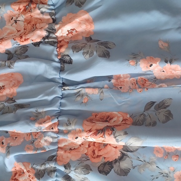 Dress - Picture 4 of 4